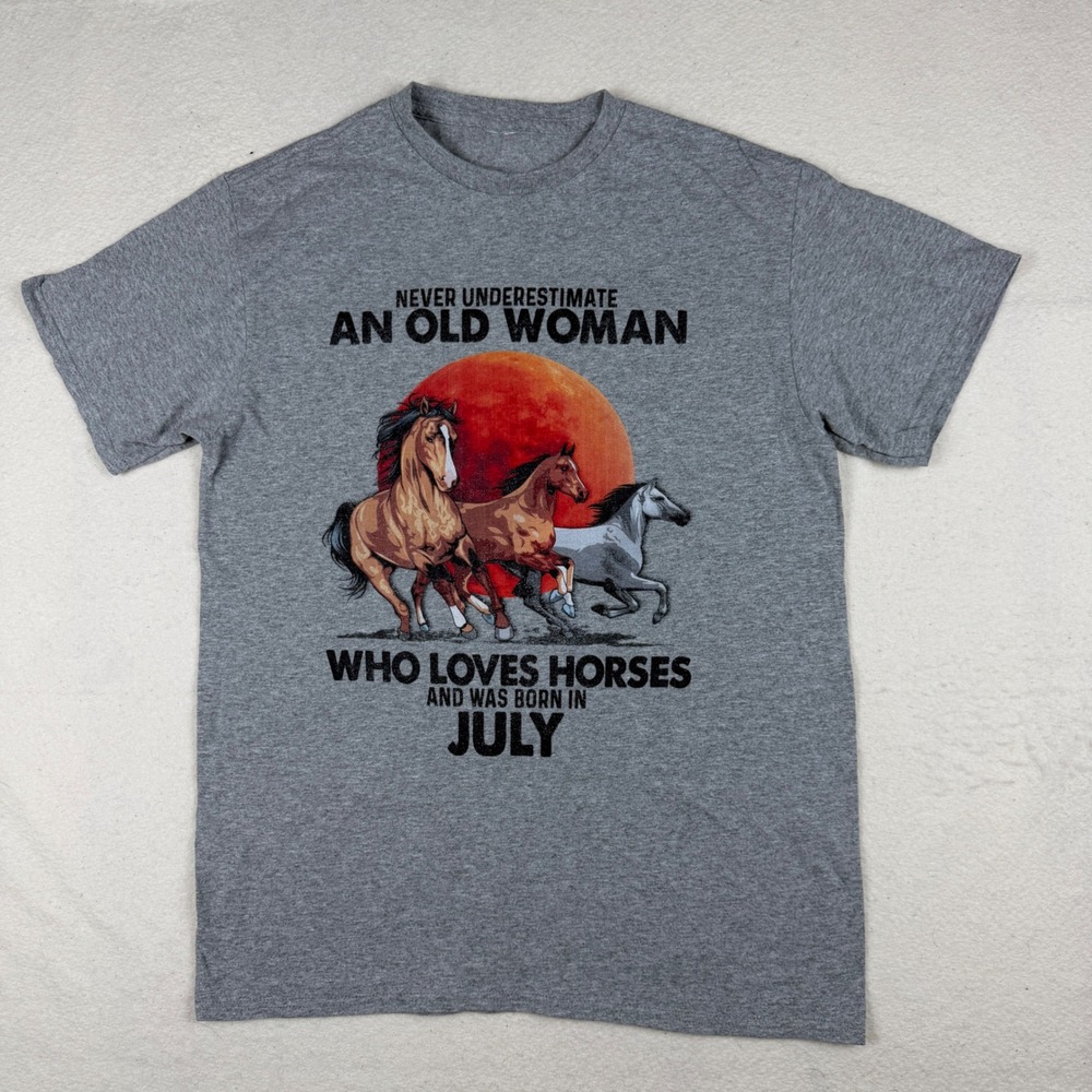 July Birthday Horse Lover T-Shirt Gray Graphic Tee Old Woman Who Loves Horses
